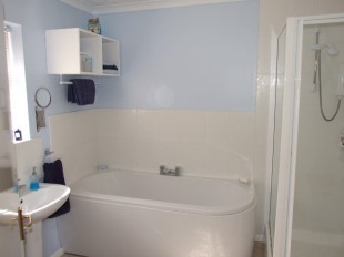NewportRdBathroom.jpg
